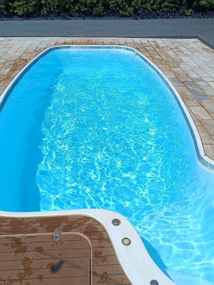 5 erros que estragam a água da piscina