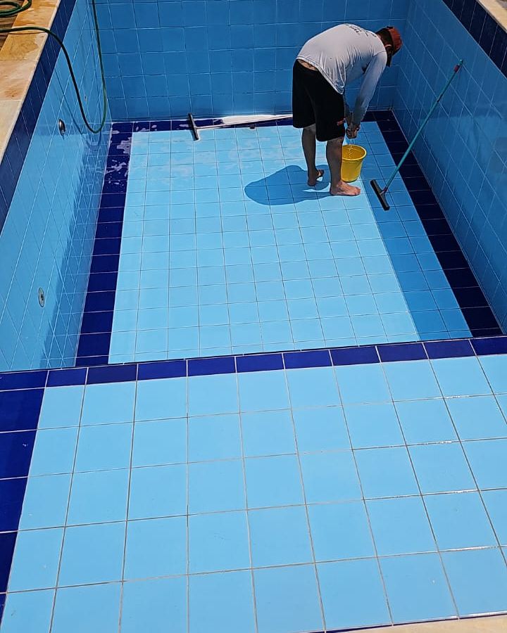 Lavagem de piscina vazia: piscina atendida pelo Alessandro